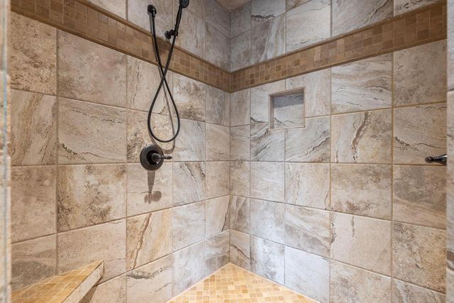 1835 PRESIDENTIAL DRIVE, Neenah, WI 54956