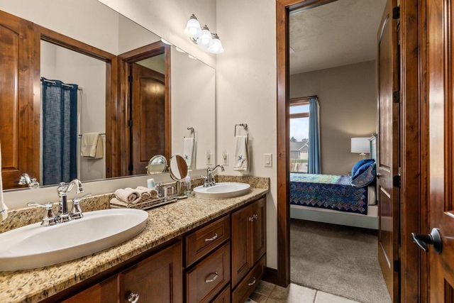 1835 PRESIDENTIAL DRIVE, Neenah, WI 54956