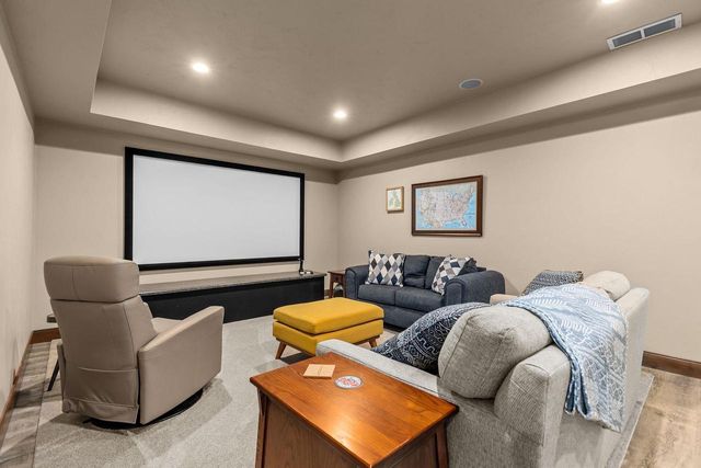 1835 PRESIDENTIAL DRIVE, Neenah, WI 54956