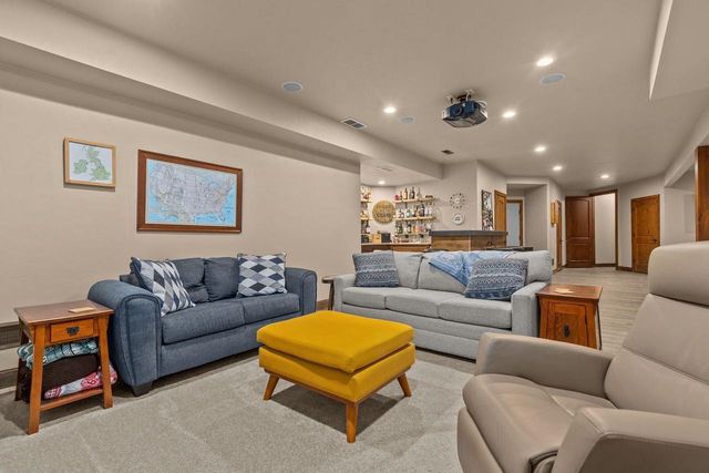 1835 PRESIDENTIAL DRIVE, Neenah, WI 54956