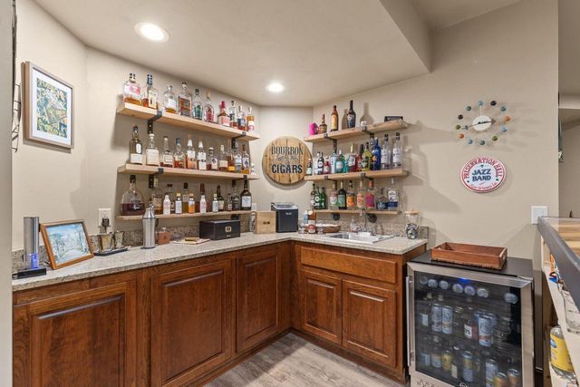 1835 PRESIDENTIAL DRIVE, Neenah, WI 54956
