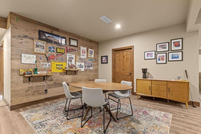1835 PRESIDENTIAL DRIVE, Neenah, WI 54956