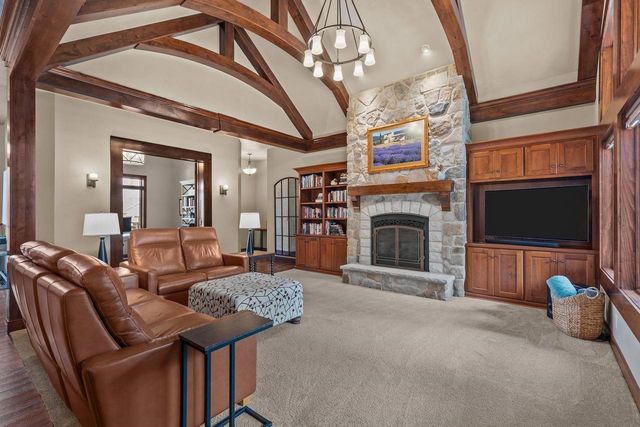 1835 PRESIDENTIAL DRIVE, Neenah, WI 54956