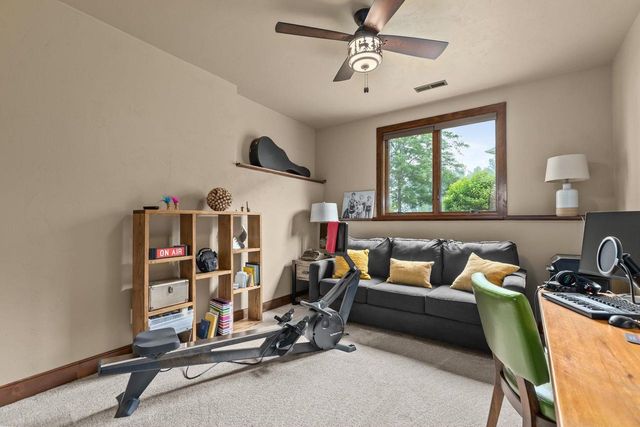 1835 PRESIDENTIAL DRIVE, Neenah, WI 54956