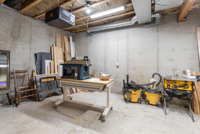1835 PRESIDENTIAL DRIVE, Neenah, WI 54956
