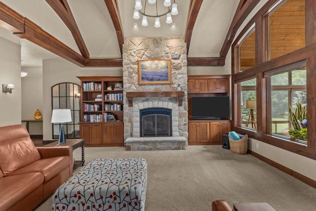 1835 PRESIDENTIAL DRIVE, Neenah, WI 54956