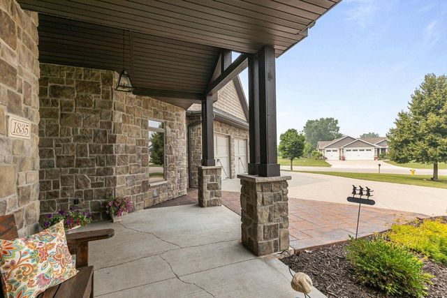 1835 PRESIDENTIAL DRIVE, Neenah, WI 54956