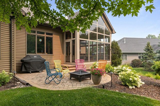 1835 PRESIDENTIAL DRIVE, Neenah, WI 54956