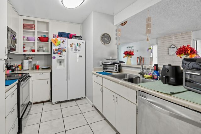 7905 Lichen Dr, Citrus Heights, CA 95621