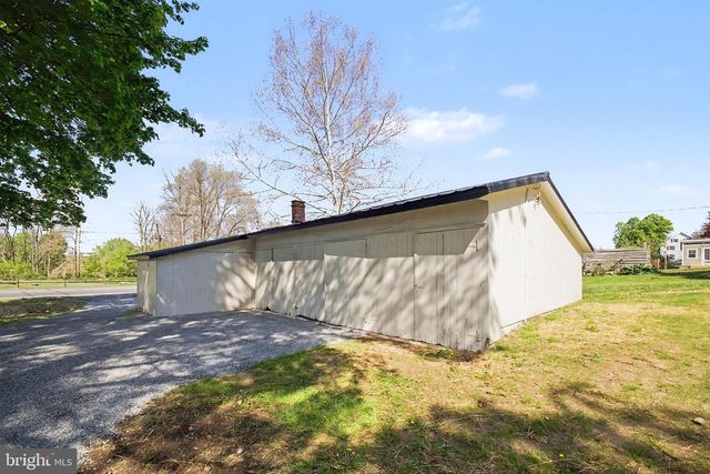 922 N OLD RD, Strasburg, PA 17579