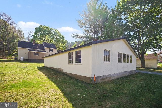 922 N OLD RD, Strasburg, PA 17579