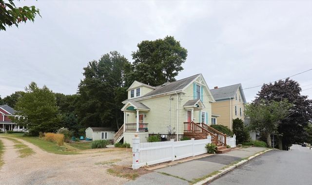 29 Lincoln Ave. 1, Marblehead, MA 01945
