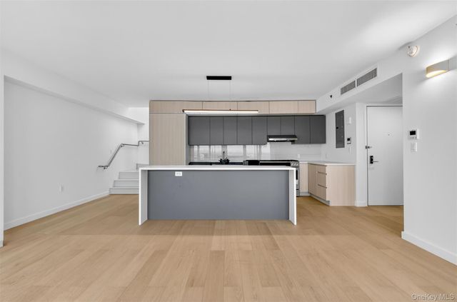 33-71 Prince Street 15J, Flushing, NY 11354