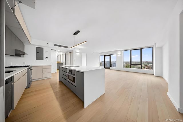 33-71 Prince Street 15J, Flushing, NY 11354
