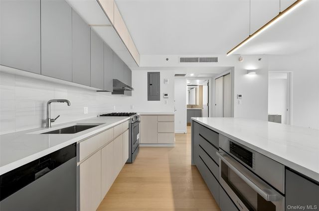 33-71 Prince Street 15J, Flushing, NY 11354