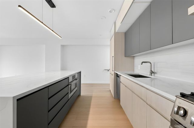 33-71 Prince Street 15J, Flushing, NY 11354