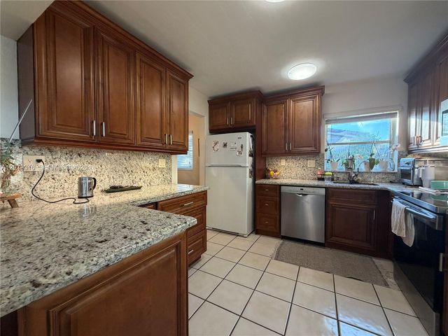 3245 Village Green Dr, Miami, FL 33175