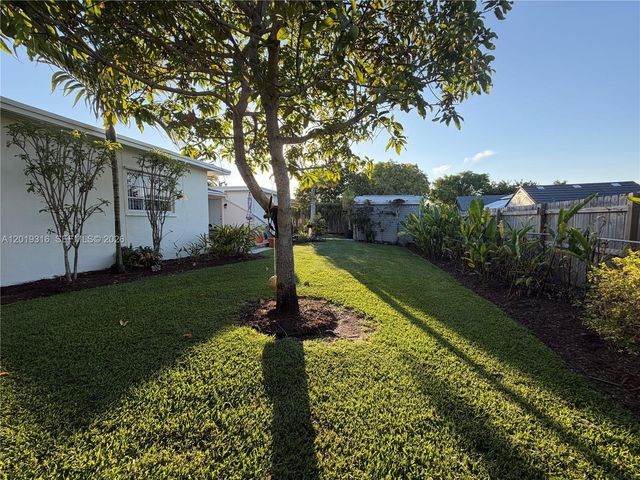 3245 Village Green Dr, Miami, FL 33175