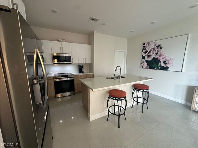 1613 N Gator CIR, Cape Coral, FL 33909