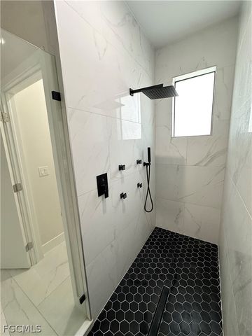 1613 N Gator CIR, Cape Coral, FL 33909