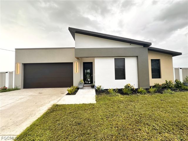 1613 N Gator CIR, Cape Coral, FL 33909