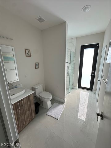 1613 N Gator CIR, Cape Coral, FL 33909