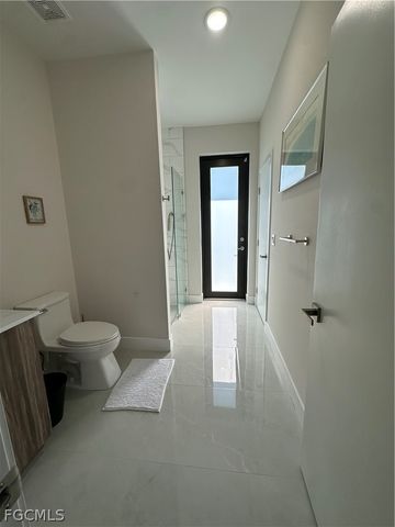 1613 N Gator CIR, Cape Coral, FL 33909