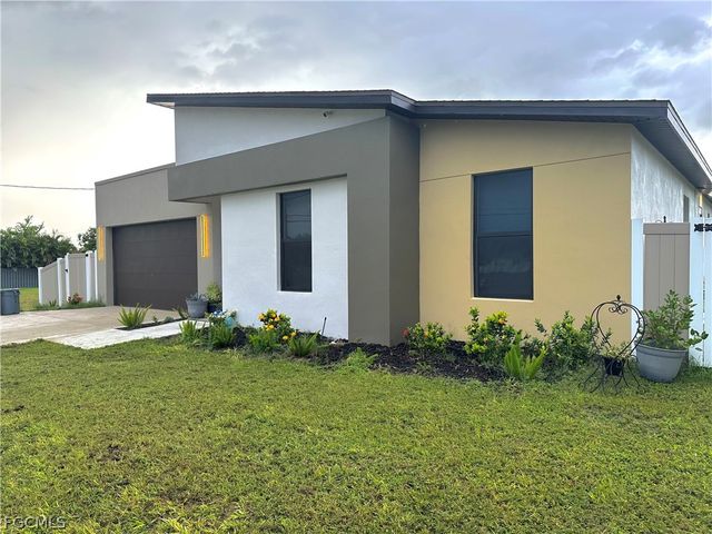 1613 N Gator CIR, Cape Coral, FL 33909