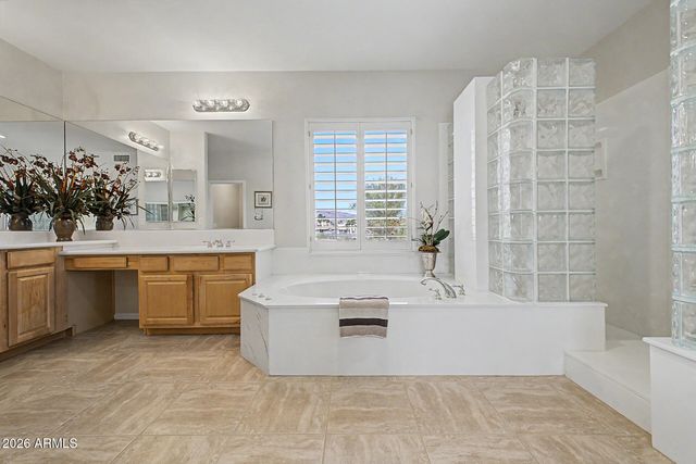 1116 W GLENHAVEN Drive, Phoenix, AZ 85045