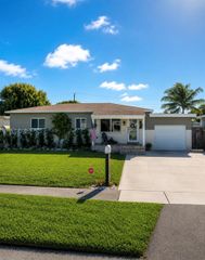 670 E 58th St, Hialeah, FL 33013