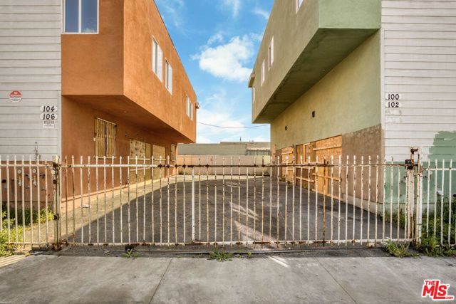 6500 S Main Street, Los Angeles, CA 90003