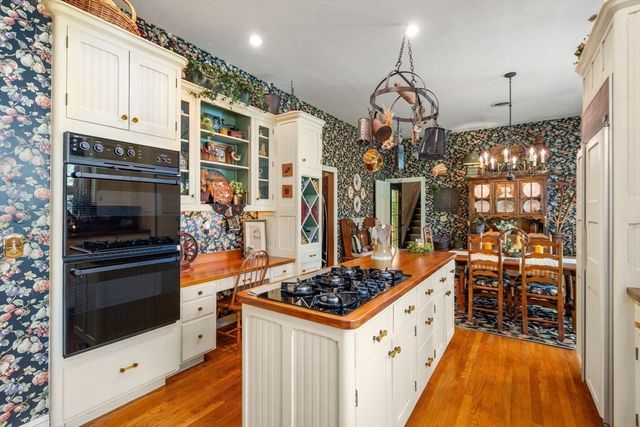 1A Hartford Street, Dover, MA 02030