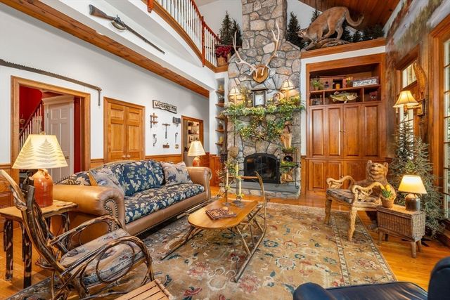 1A Hartford Street, Dover, MA 02030