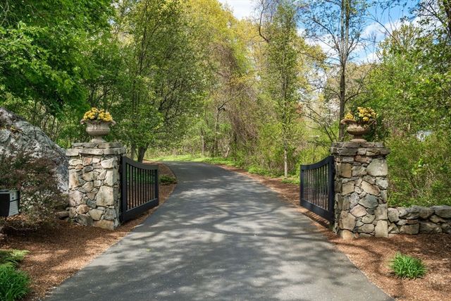 1A Hartford Street, Dover, MA 02030