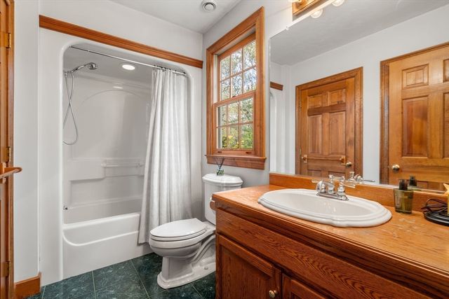 1A Hartford Street, Dover, MA 02030
