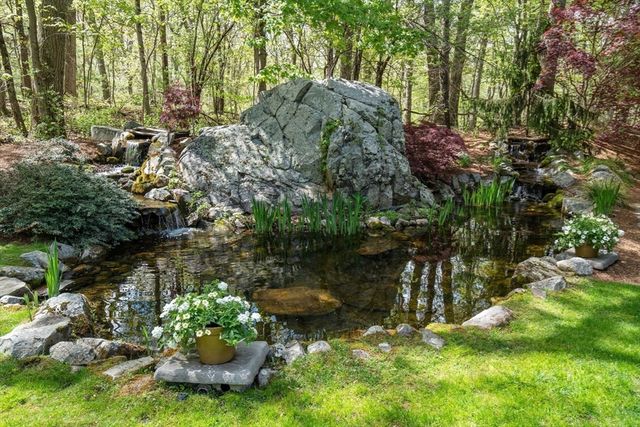 1A Hartford Street, Dover, MA 02030