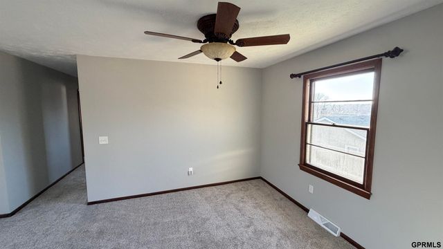 4312 N 85 Avenue Circle, Omaha, NE 68134