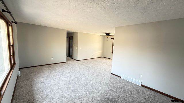 4312 N 85 Avenue Circle, Omaha, NE 68134