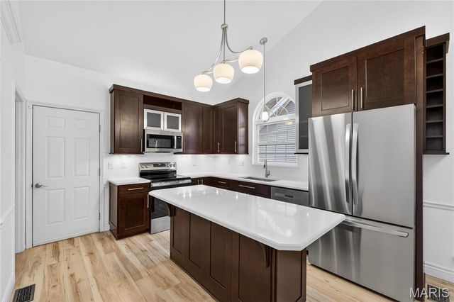 931 Wellesley Place Drive, Chesterfield, MO 63017