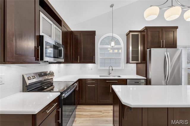 931 Wellesley Place Drive, Chesterfield, MO 63017