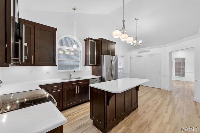 931 Wellesley Place Drive, Chesterfield, MO 63017