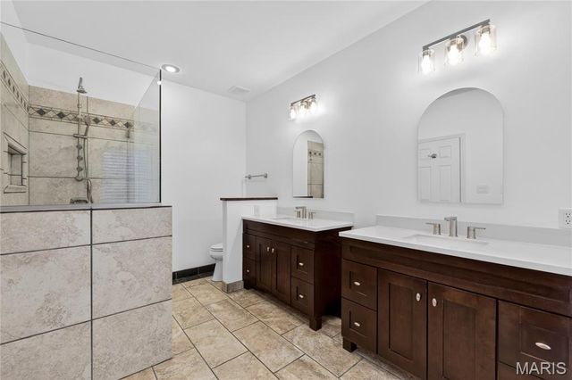 931 Wellesley Place Drive, Chesterfield, MO 63017