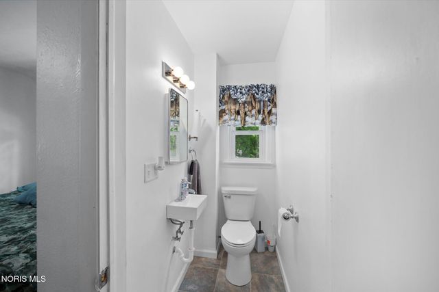 537 Lynnhaven Drive, Toledo, OH 43609