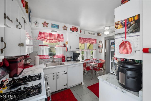537 Lynnhaven Drive, Toledo, OH 43609