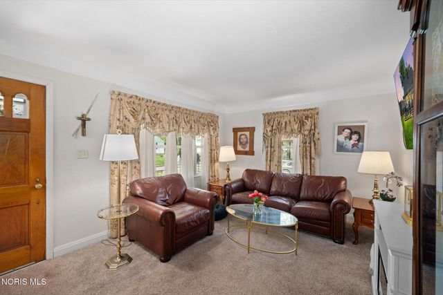 537 Lynnhaven Drive, Toledo, OH 43609
