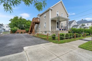 93 Belleville Rd, New Bedford, MA 02745