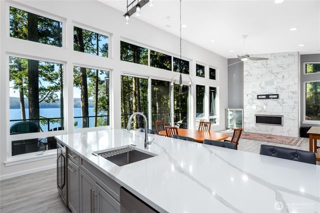 871 E Sequim Bay Road, Sequim, WA 98382