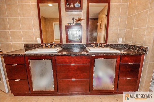 13 Ramsey Road, Edison, NJ 08820