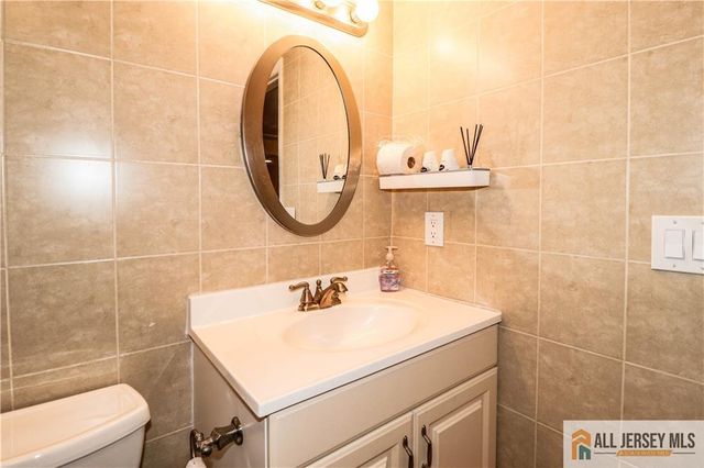 13 Ramsey Road, Edison, NJ 08820