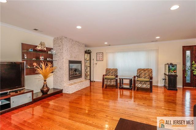 13 Ramsey Road, Edison, NJ 08820